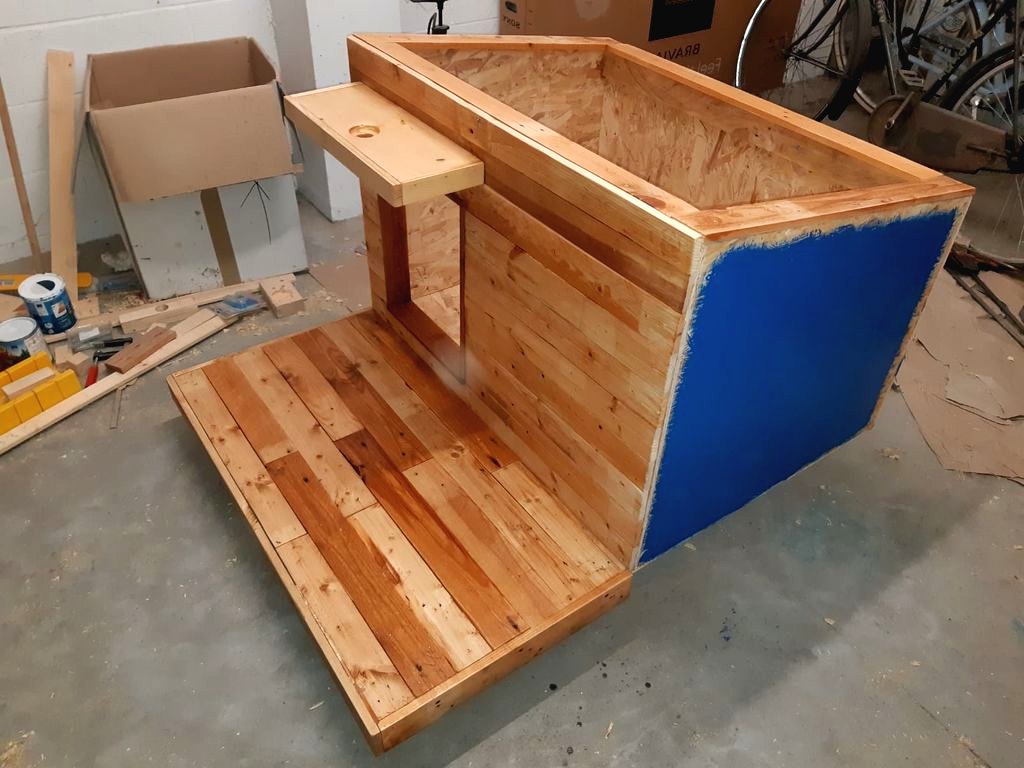 Будка из дерева - фото 17