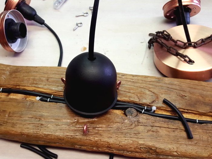 Интересная подвесная лампа из дерева - фото 9