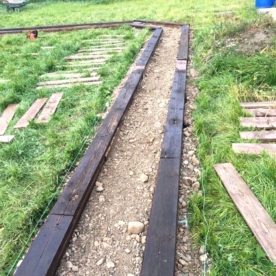 Садовая дорожка из дерева - фото 7