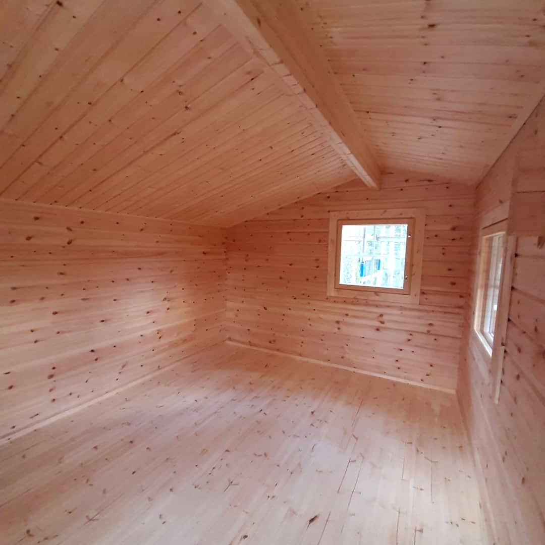 Необычный деревянный домик для дачи - фото 5