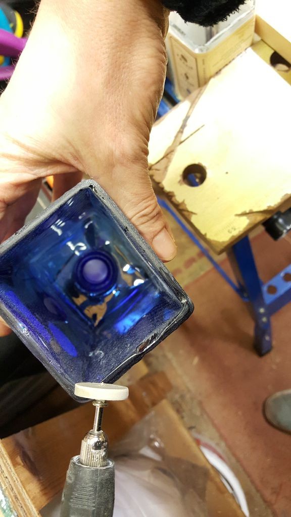 Люстра из велосипедного колеса и бутылок - фото 6