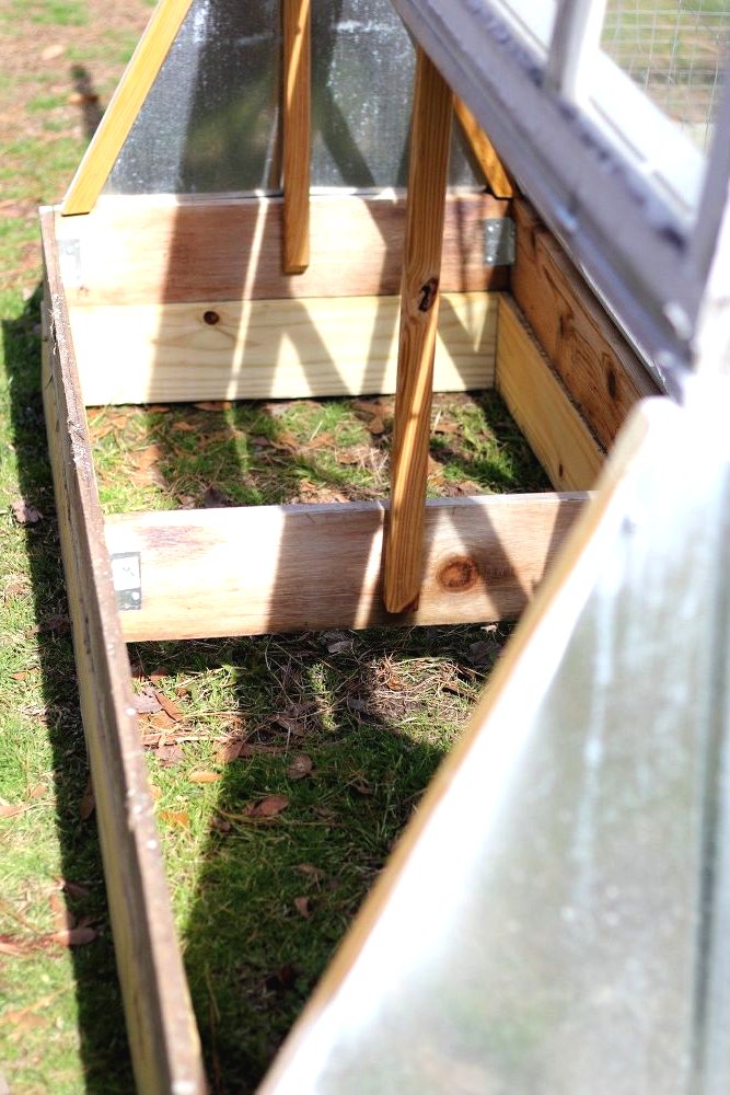 Мини-теплица из старых окон - фото 2