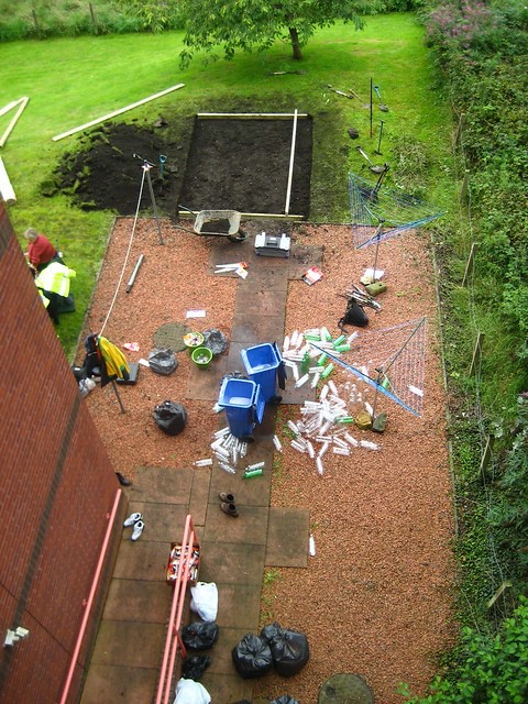 Необычная беседка из пластиковых бутылок - фото 3