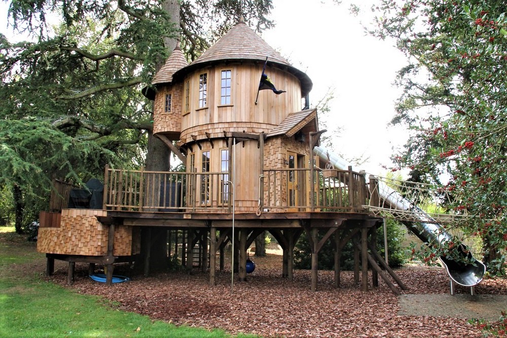 Двухэтажный дом на дереве - фото