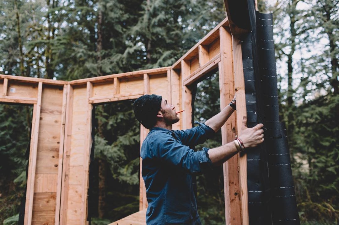 Дом с необычной крышей - фото 10