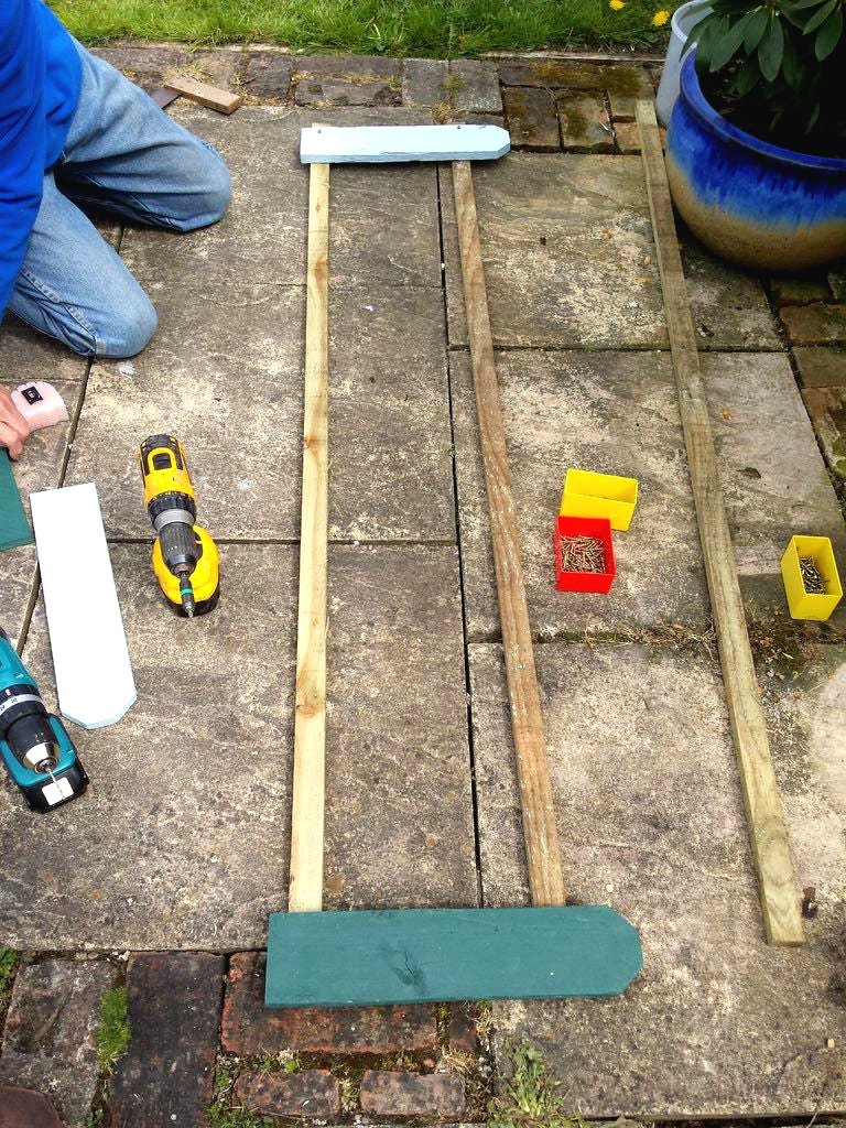 Цветной забор из поддона - фото 6