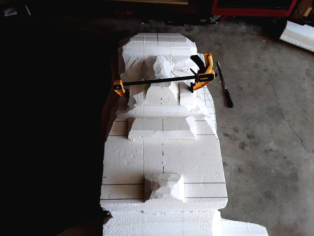 Необычный способ украсить сад статуей из пенополистирола - фото 12