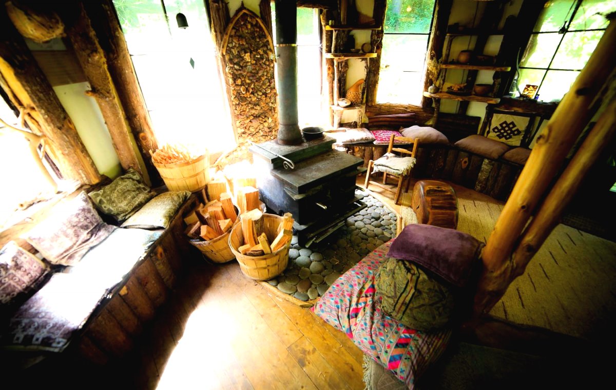 Оригинальный дом из дерева - фото 7