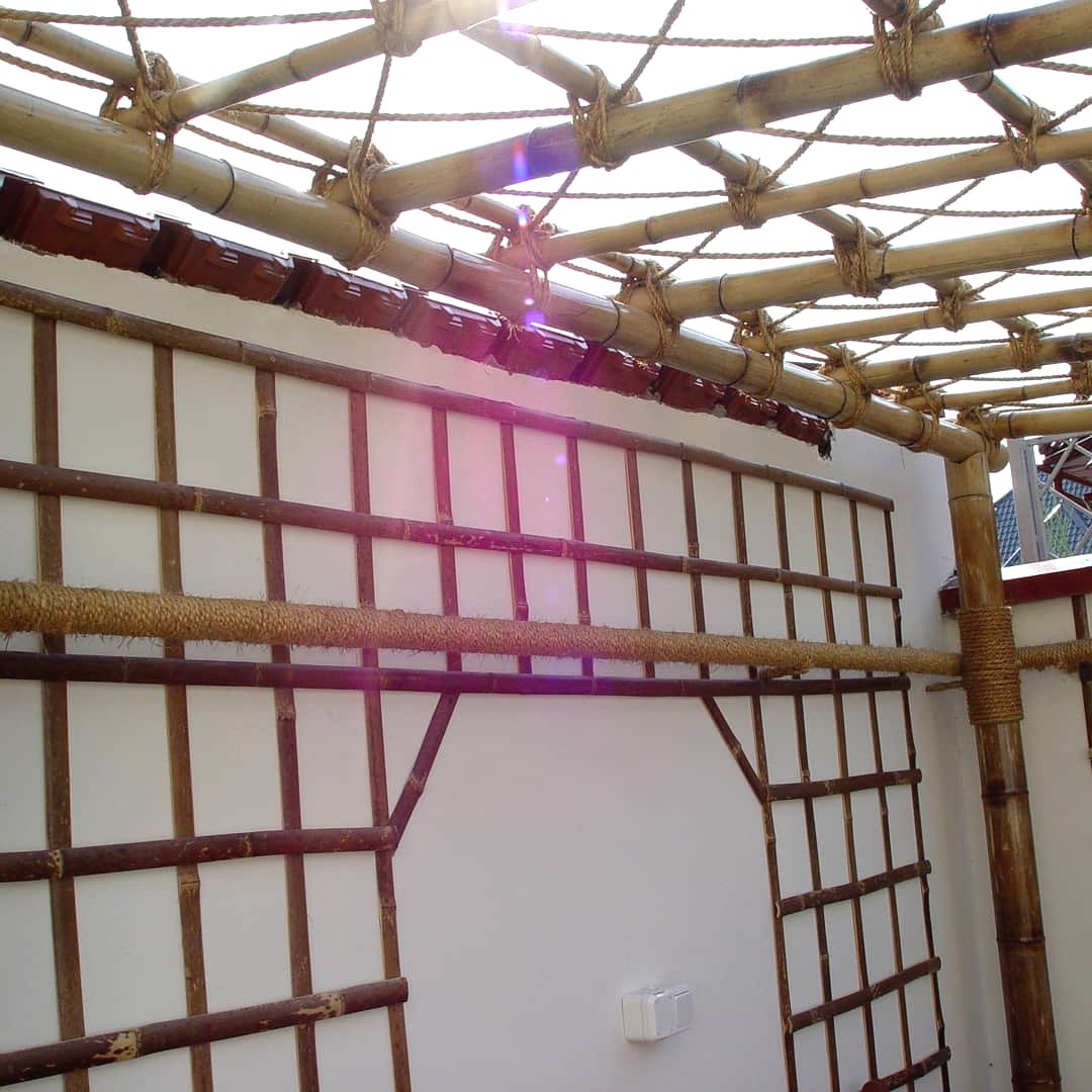 Беседка для дачи из бамбука - фото 3