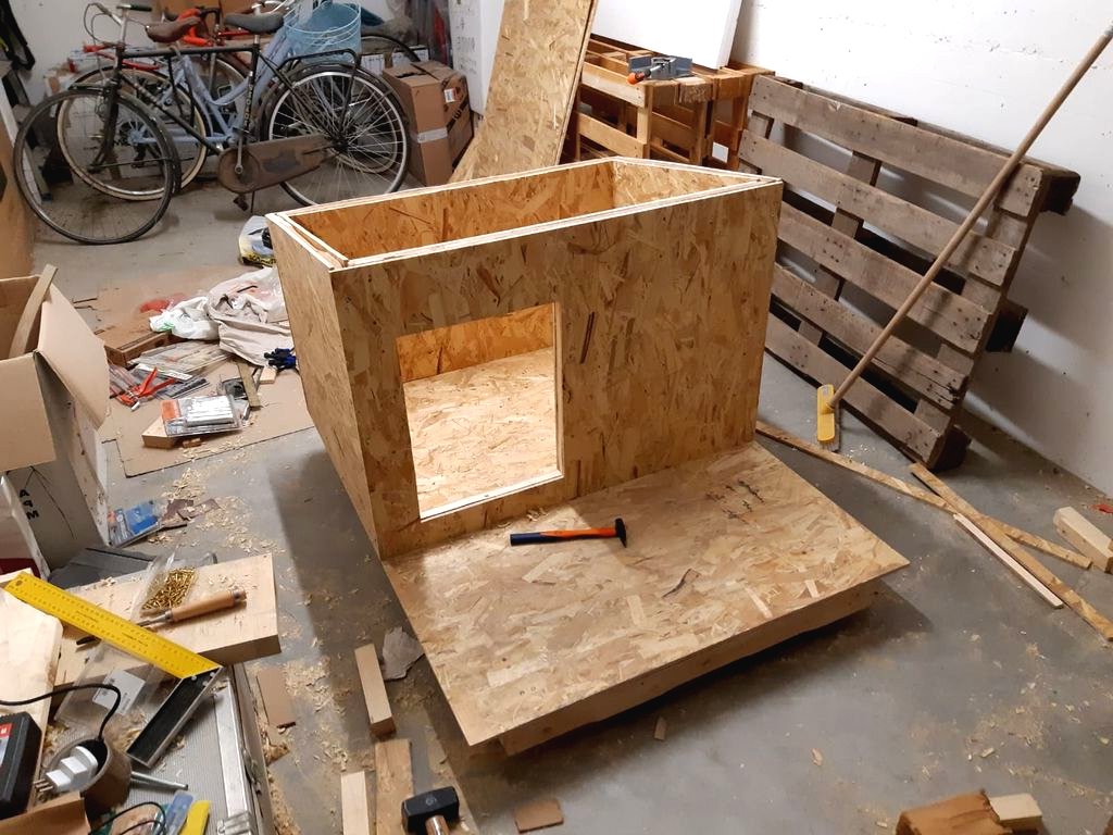 Будка из дерева - фото 13