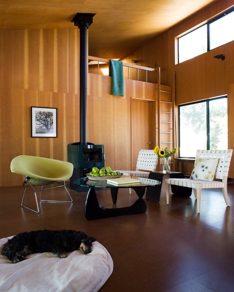 Необычный дом с башней - фото 8