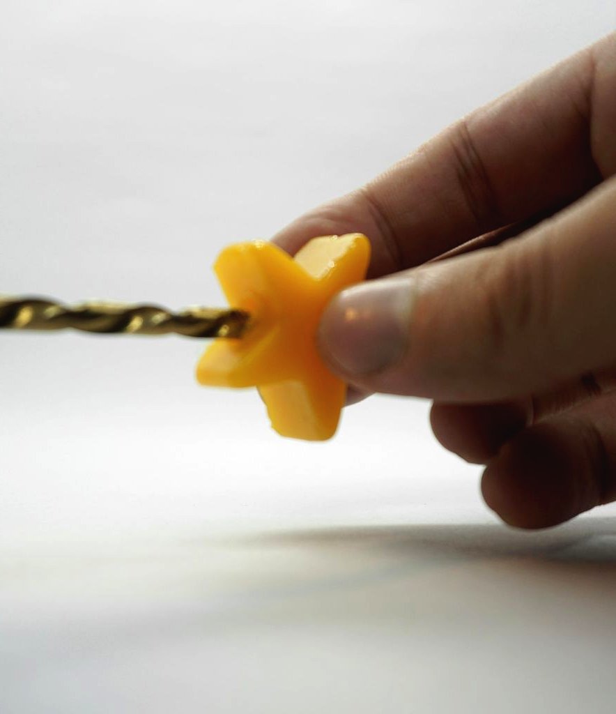 Новогодняя гирлянда с помощью горячего клея - фото 4