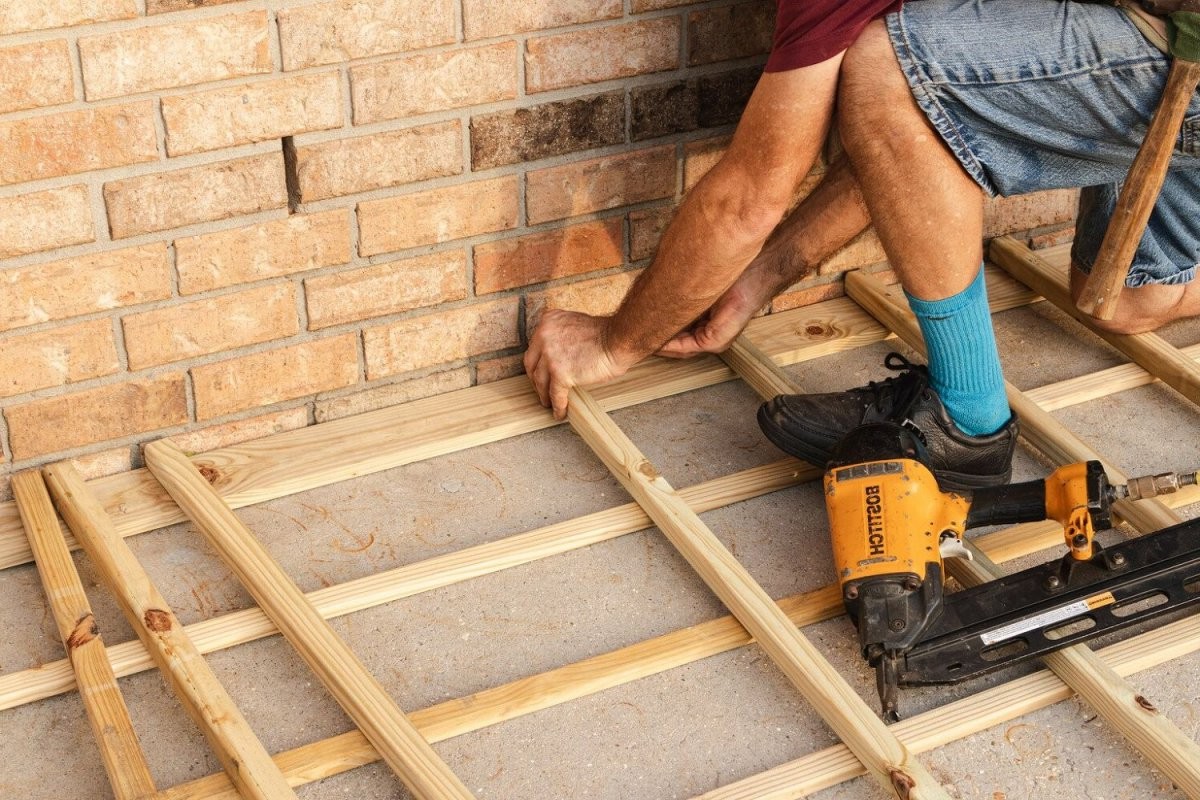 Оригинальный забор из шпалер - фото 4