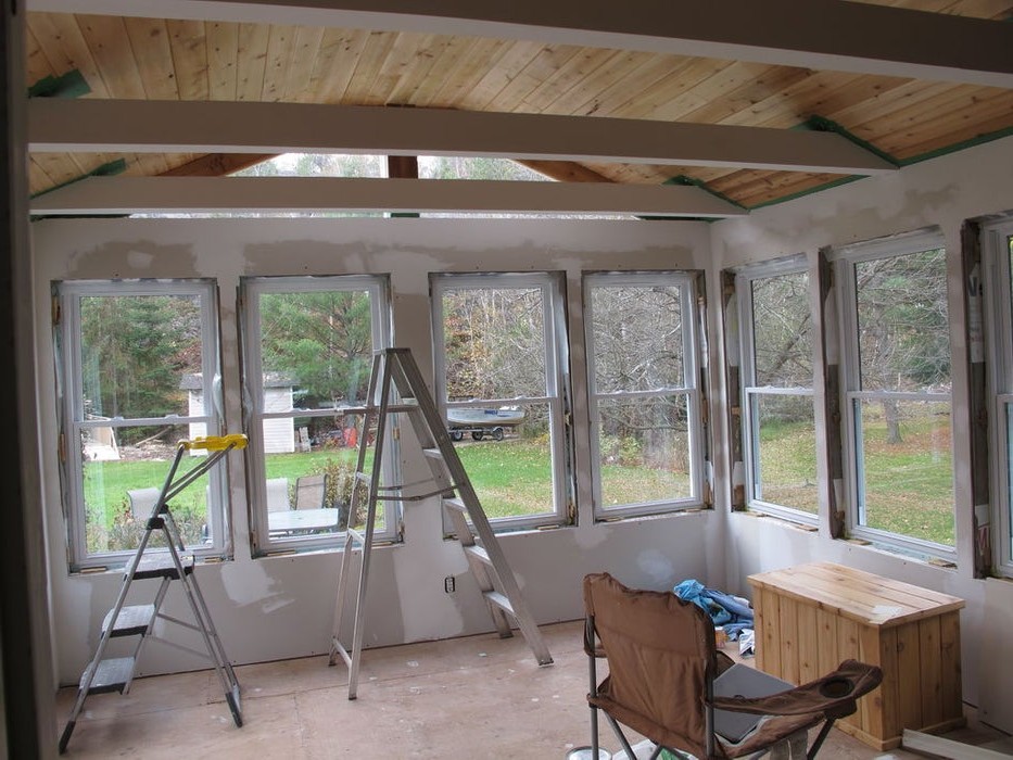 Закрытая солнечная веранда с дровяной печью - фото 29