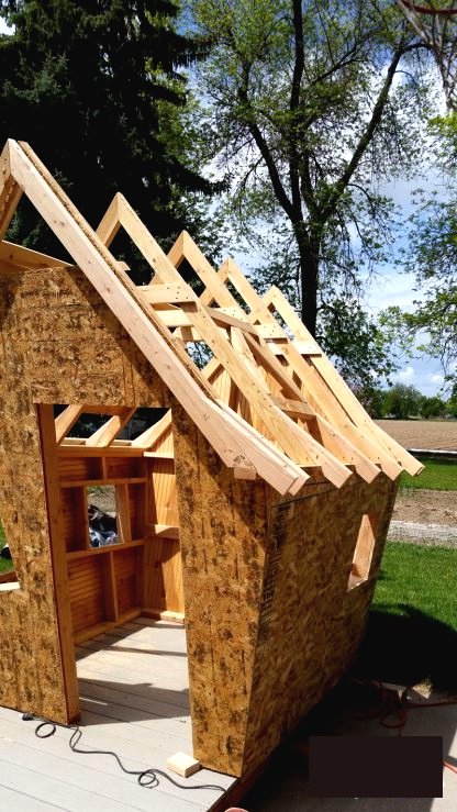 Детский игровой деревянный домик на даче - фото 4