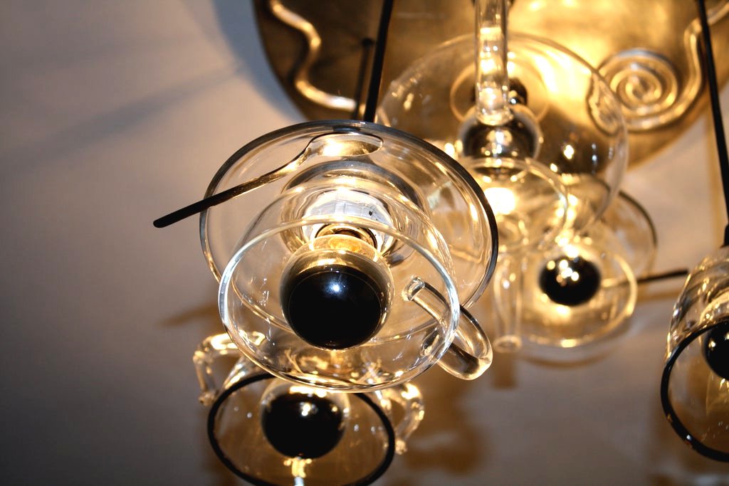 Подвесной светильник из чайного сервиза - фото