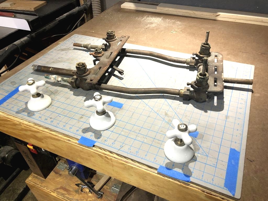 Необычные крючки из ручек смесителя - фото 6