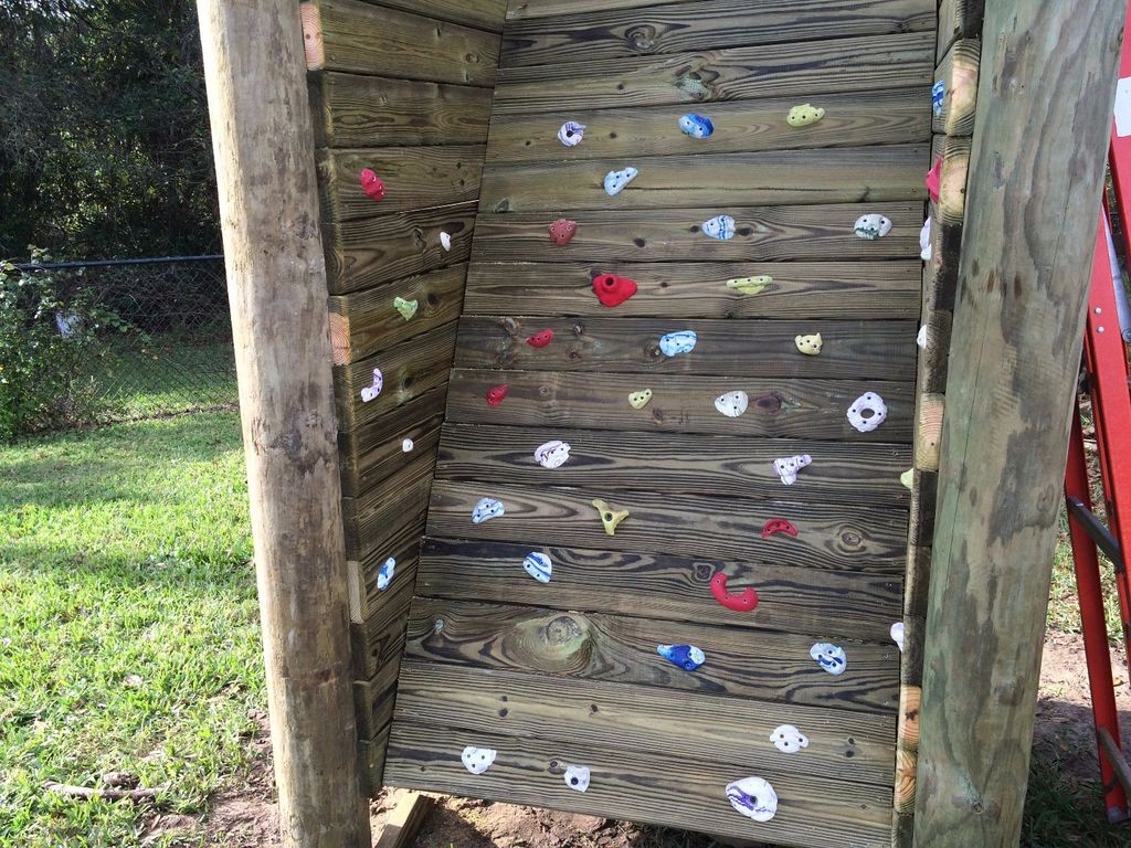 Детский дом на столбах со стеной для скалолазания - фото 16