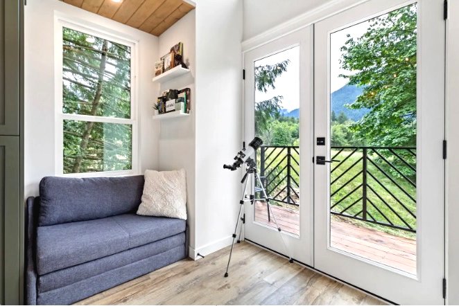 Необычный домик из дерева для дачи - фото 3