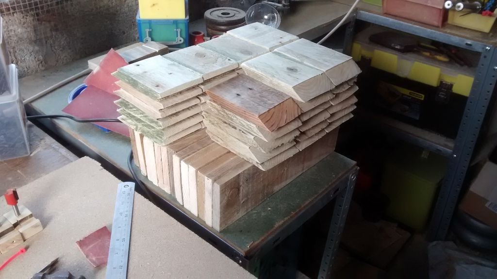 Вертикальный сад по форме улья - фото 4