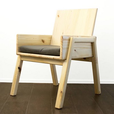 Деревянное кресло