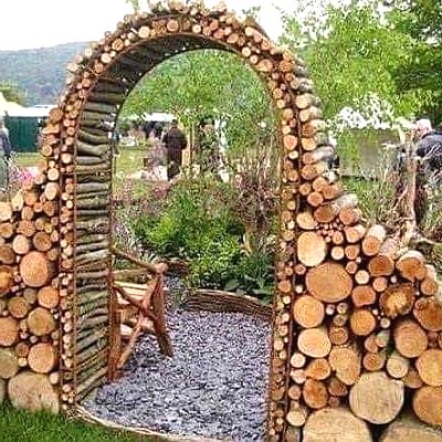 Интересная садовая арка из дерева