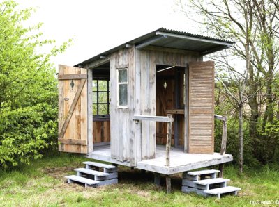 Небольшой деревянный домик