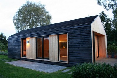 Простой деревянный домик в Дании